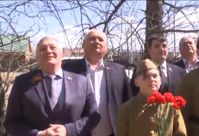 Накануне Дня Победы депутаты краевого парламента поздравили ветеранов Великой Отечественной войны. Сюжет ГТРК 
