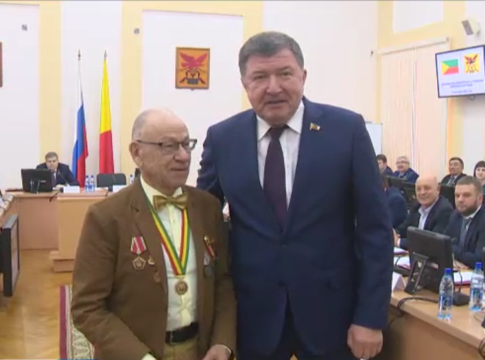 Заслуженному доктору Анатолию Пажитнову в день 80-летия вручен знак отличия краевого Заксобрания – ГТРК 