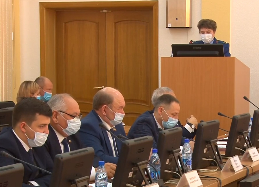ЗабТВ: Депутаты согласились урезать время продажи алкоголя, но частично