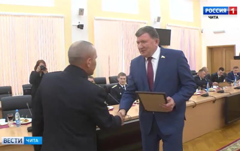 В канун Дня пограничника глава Законодательного Собрания края Игорь Лиханов провел традиционный торжественный прием страж границы - репортаж ГТРК