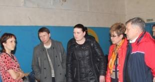 Депутаты в селах, пострадавших от пожаров. Апрель 2015 года