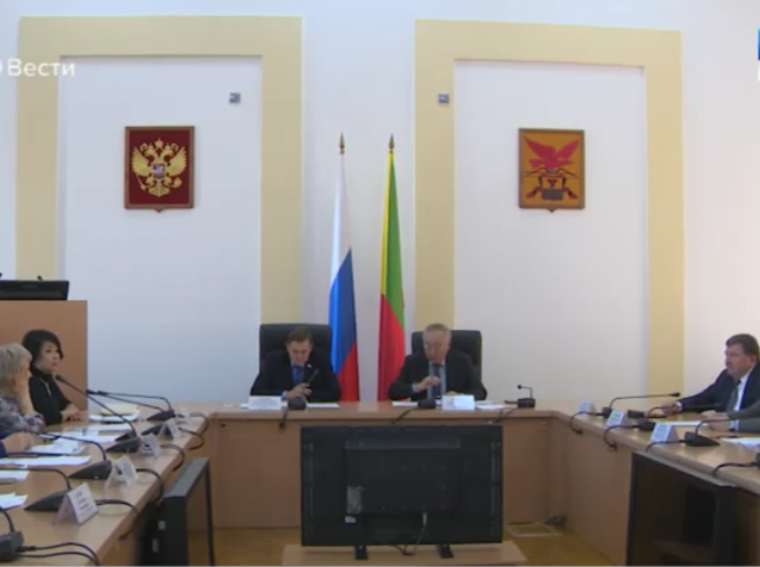 Депутаты заксобрания Забайкалья планируют поднять прожиточный минимум для пенсионеров на 120 рублей - о первом заседании комитета по социальной политике рассказали журналисты ГТРК